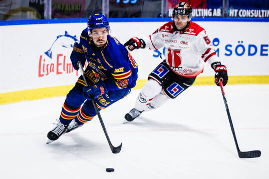 Djurgårdens Oula Palve och Örebros David Quenneville