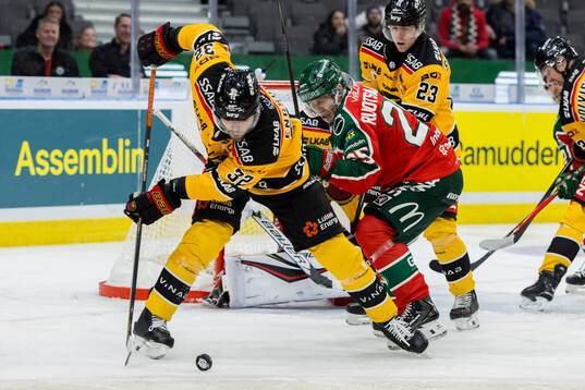 Luleås Oscar Engsund och Frölundas Arttu Ruotsalainen