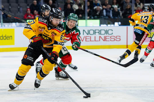 Luleås Linus Omark och Frölundas Max Friberg