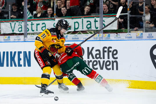 Luleås Brian O'Neill och Frölundas Noah Hasa