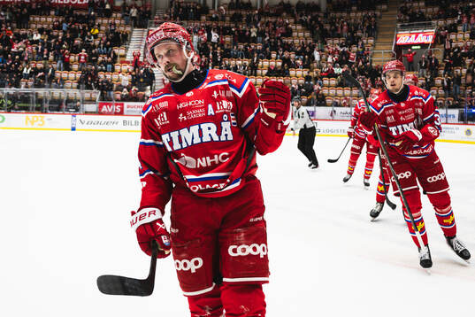 Timrås Jonathan Dahlén jublar