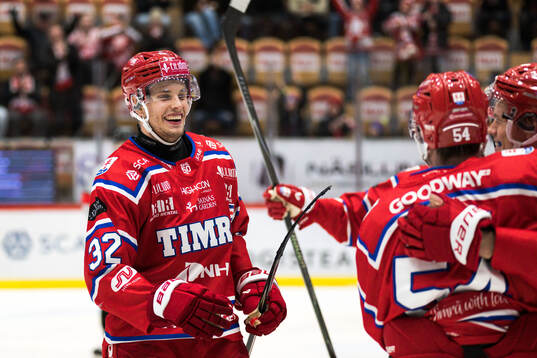 Timrås Anton Lundmark jublar