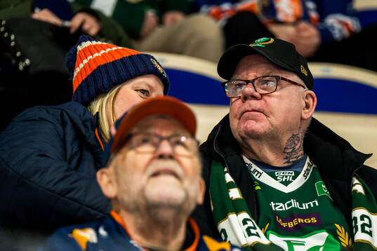 En Växjö och en Färjestadssupporter