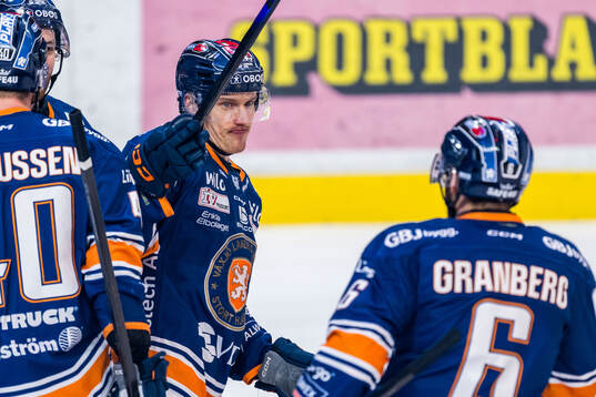 Växjös Eemeli Suomi jublar