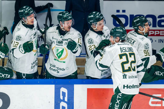 Färjestads Per Åslund jublar
