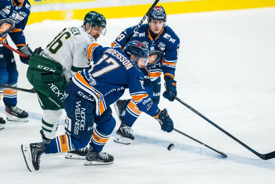 Färjestads David Tomasek och Växjös Erik Andersson