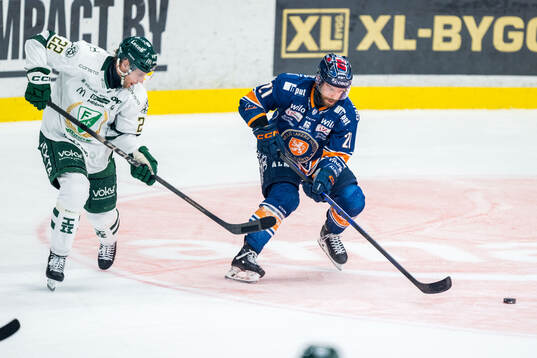 Färjestads Per Åslund och Växjös Brian Cooper