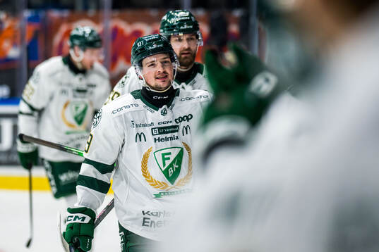 Färjestads Luke Philp jublar