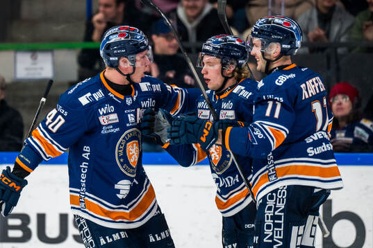 Växjös Karl Henriksson jublar