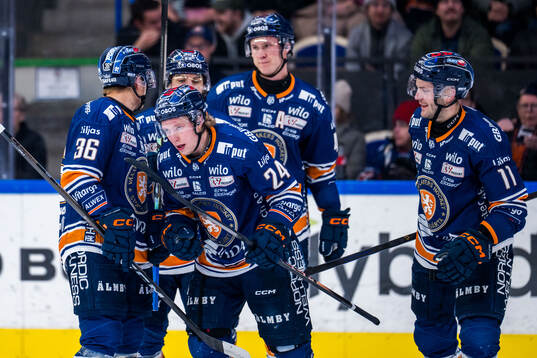 Växjös Karl Henriksson jublar