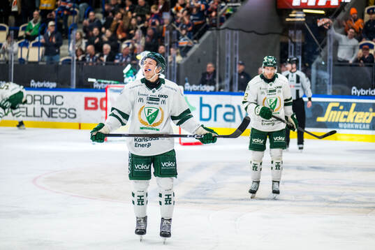 Färjestads Albert Wikman och Per Åslund deppar