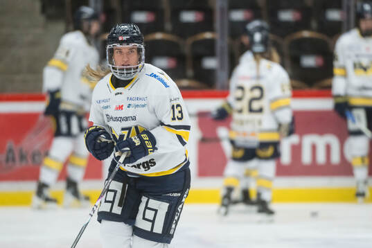 HV71s Julia Nearis innan ishockeymatchen i SDHL mellan Modo