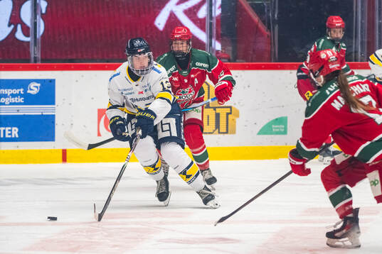 HV71s Julia Nearis