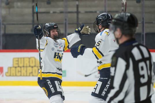 HV71s Julia Shaunessy jublar
