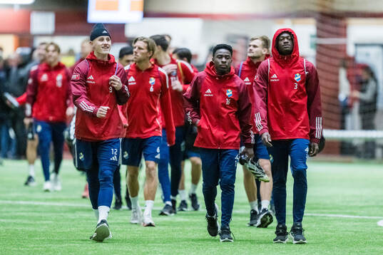 Spelarna anländer