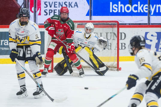 Modos Alyssa Mcleod och HV71s målvakt Amanda Johansson