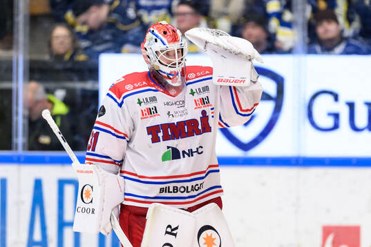 Timrås målvakt Tim Juel jublar