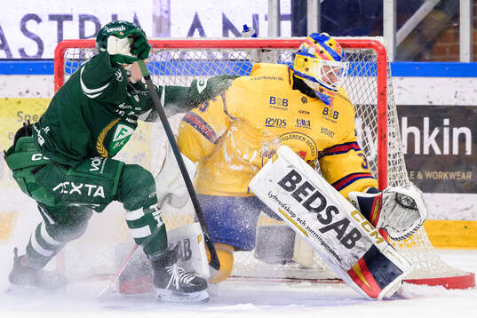Färjestads Joakim Nygård och Djurgårdens målvakt Magnus
