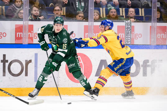 Färjestads Jack Berglund och Djurgårdens Gustav Lindström
