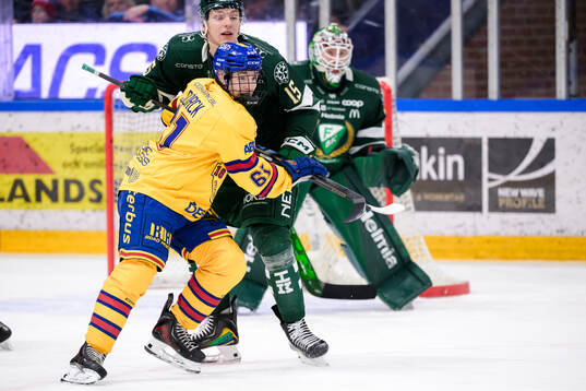 Djurgårdens Viggo Björck och Färjestads Jack Berglund