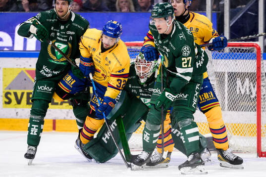 Färjestads Filip Roos, målvakt Emil Larmi och Gabriel