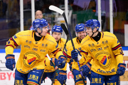 Djurgårdens Anton Frondell och Victor Eklund jublar