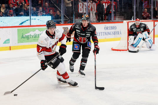 Malmö Redhawks Topi Niemelä och Örebros Theodor