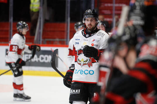 Malmö Redhawks Seth Barton jublar feer 1-1