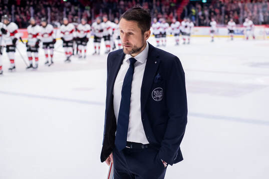 Malmö Redhawks tränare Tomas Kollar deppar