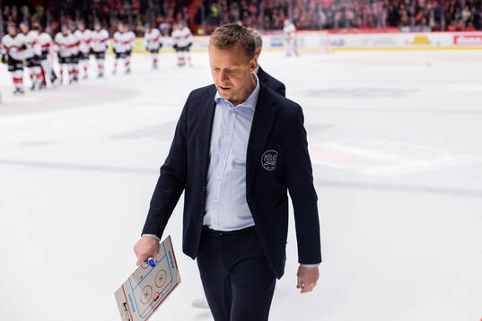 Malmö Redhawks assisterande tränare Bert Robertsson deppar