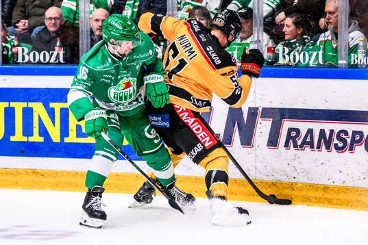 Rögles Lukas Ekeståhl-Jonsson och Luleås Markus Nurmi