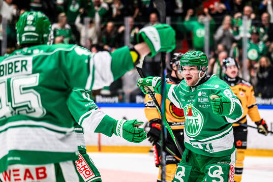 Rögles Karson Kuhlman jublar