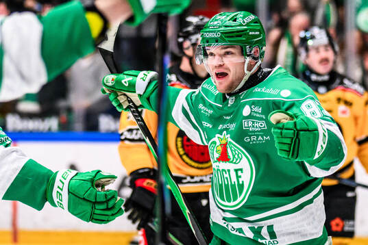 Rögles Karson Kuhlman jublar
