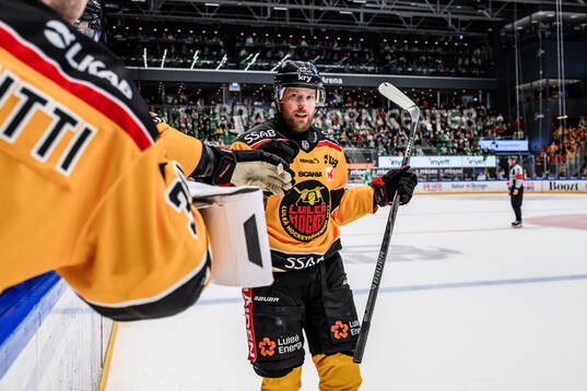 Luleås Linus Omark jublar