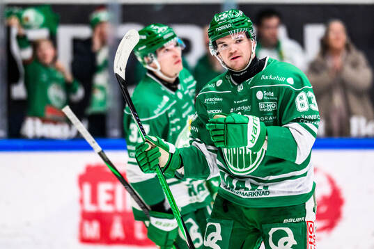 Rögles Karson Kuhlman jublar