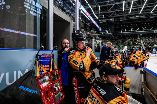 Luleås materialförvaltare Joel Lundkvist och Isac Hedqvist