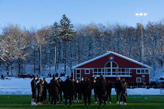 Örgrytes spelare och ledare samlade