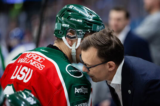 Frölundas Nicklas Lasu och assisterande tränare