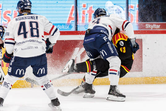 Linköpings Edvin Hammarlund och Brynäs Luke Witkowski