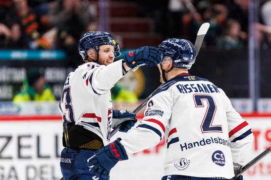 Linköpings Robin Kovacs och Rasmus Rissanen jublar