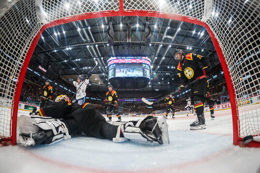 Brynäs målvakt Damian Clara släpper in 0-2 av