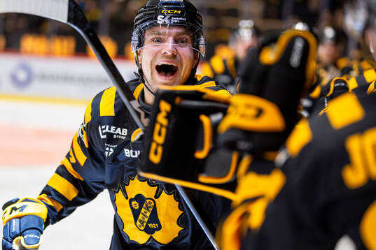 Skellefteås Max Krogdahl jublar