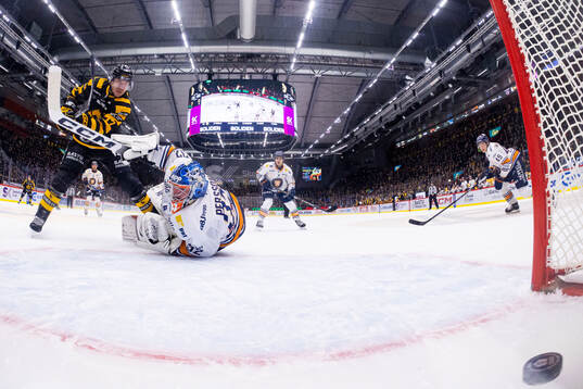 Skellefteås Pär Lindholm gör 1-0