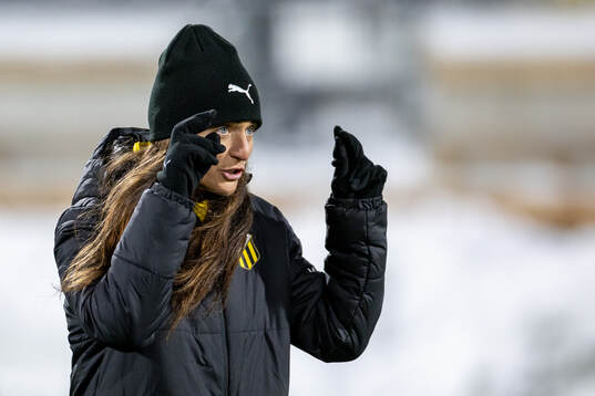 Häckens tränare Elena Sadiku