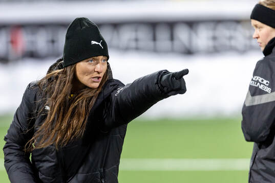 Häckens tränare Elena Sadiku