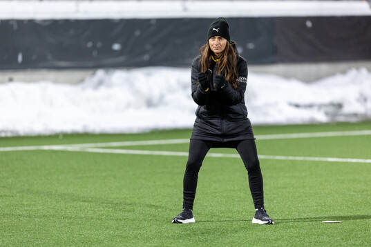 Häckens tränare Elena Sadiku