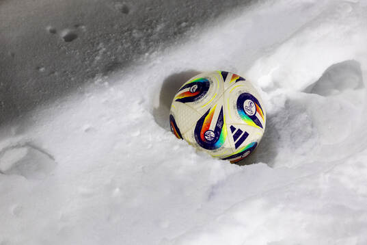 Fotboll i snön