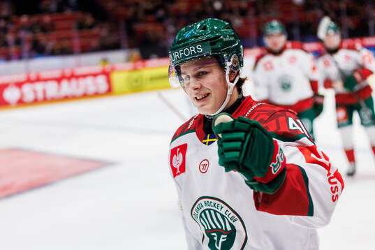 Ivar Stenberg of Frölunda celebrates