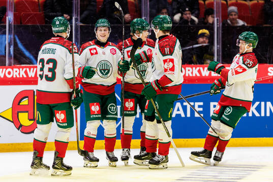 Ivar Stenberg of Frölunda celebrates with teammates