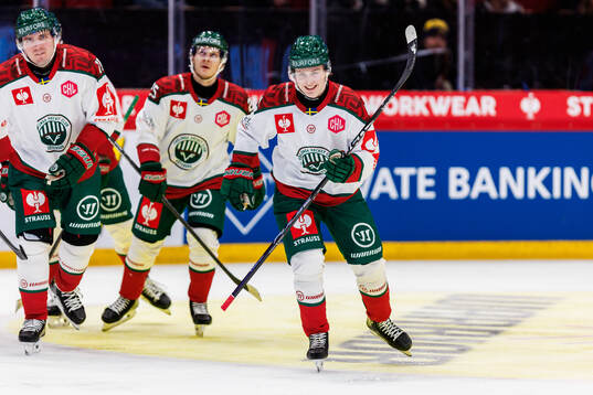 Ivar Stenberg of Frölunda celebrates